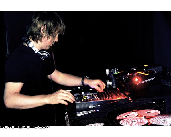 john-digweed-djing-cds