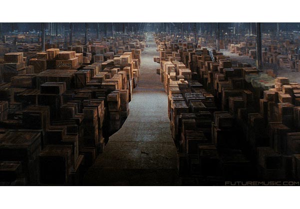 Gibson in raiders-of-the-lost-ark-warehouse
